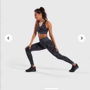 GYM SHARK CAMO LEGGINGS - BLACK